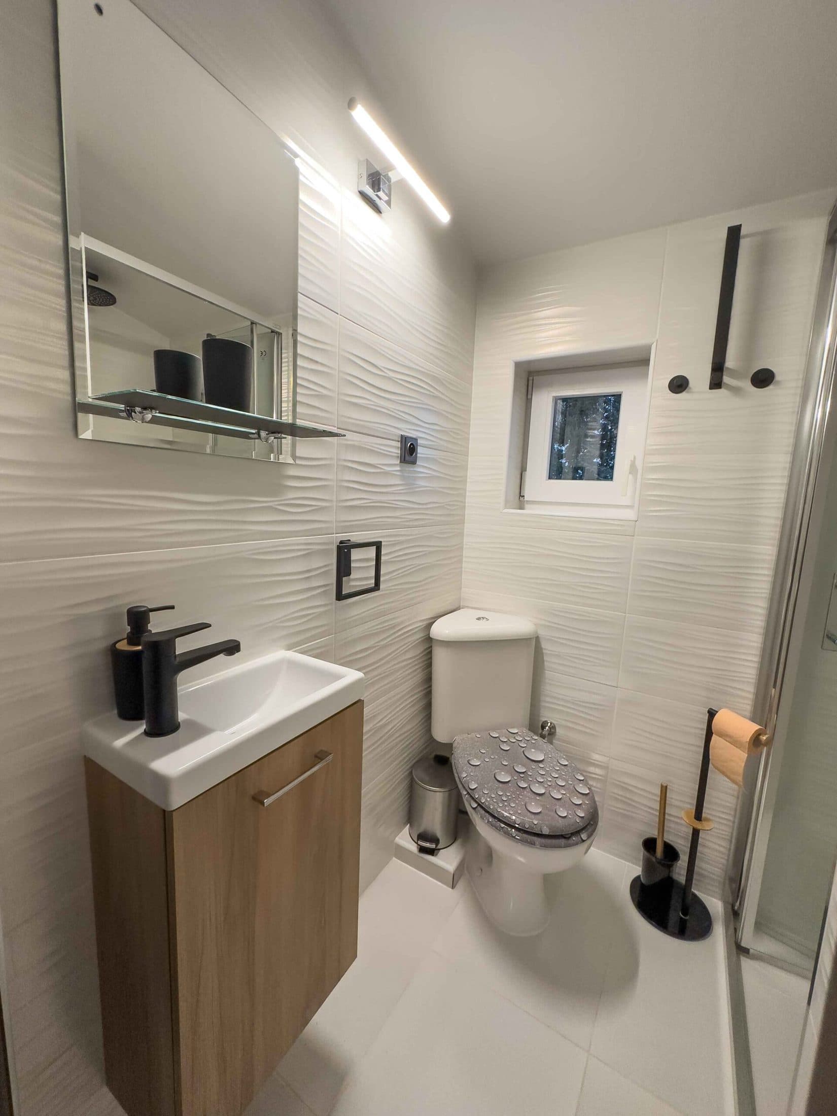Apartmán Elisa – koupelna se sprchovým koutem