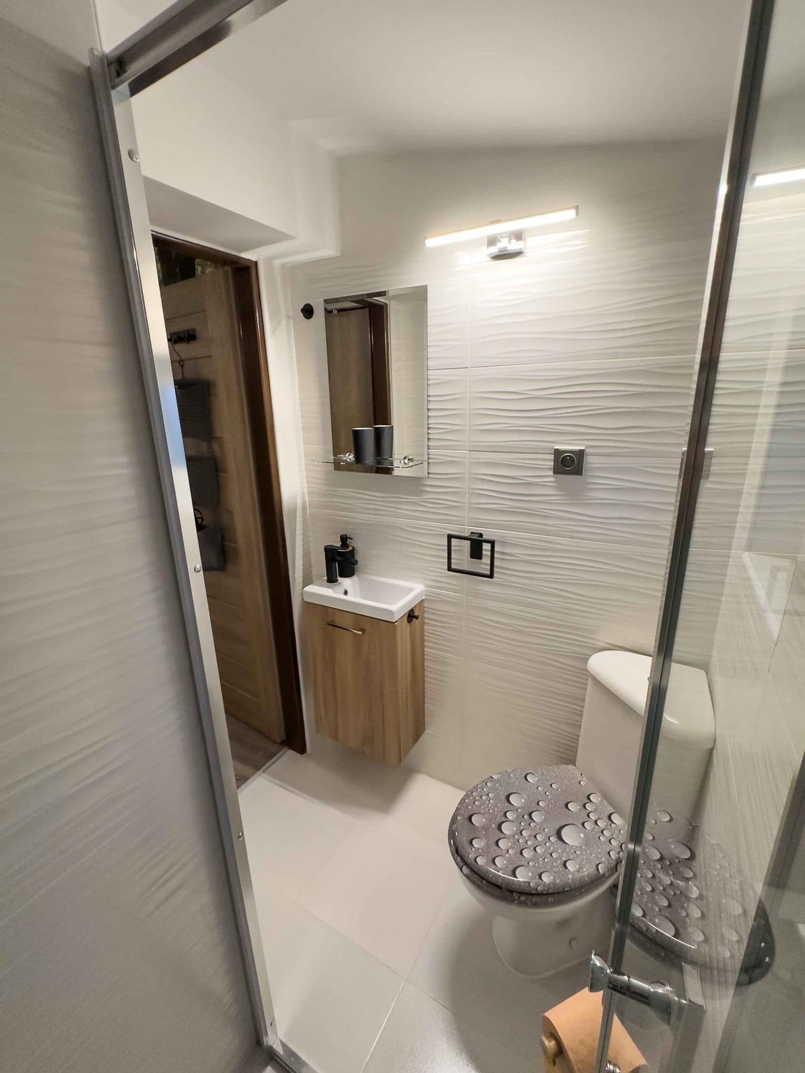 Apartmán Elisa – koupelna se sprchovým koutem