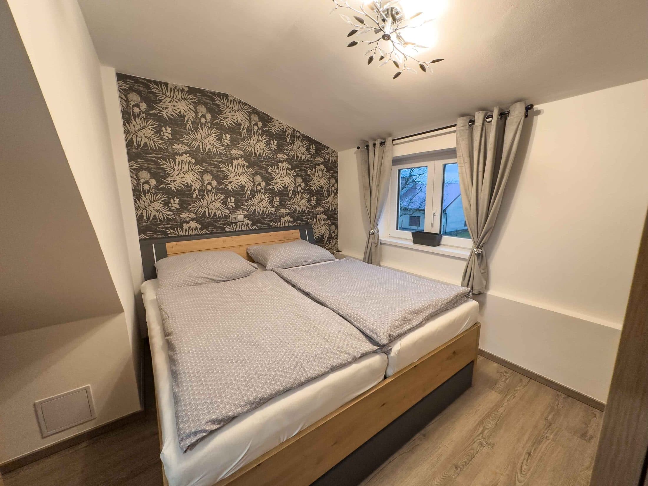 Apartmán Elisa – ložnice s manželskou postelí