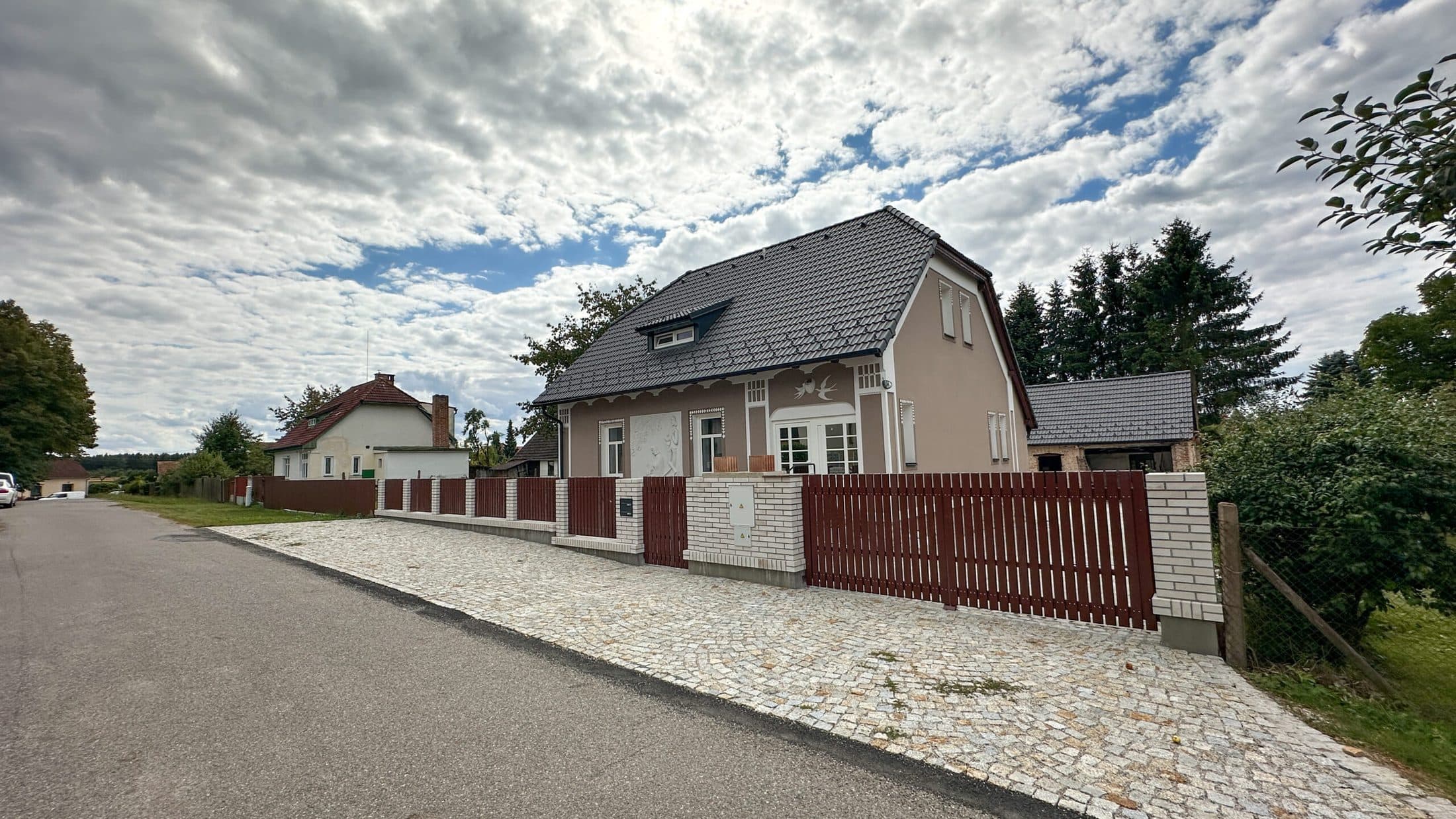 Duškova vila v Opařanech – pohled z ulice
