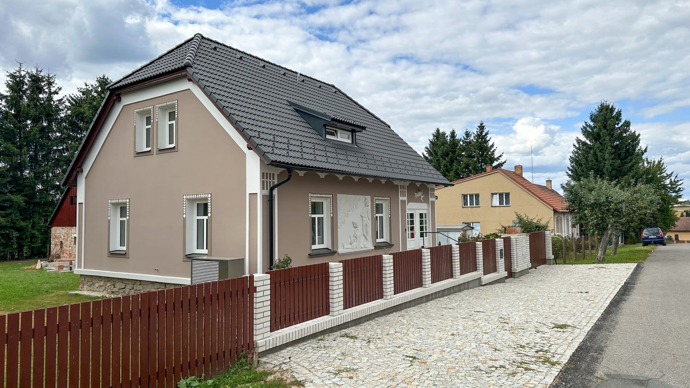 Duškova vila v Opařanech – pohled z ulice